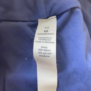 LULULEMON LONG SLEEVE TWIST NECK TOP. BLUE SZ 10